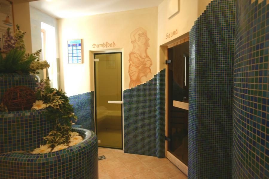 Hotel Mall San Valentino alla Muta Esterno foto