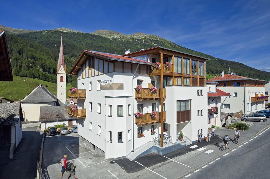 Hotel Mall San Valentino alla Muta Esterno foto